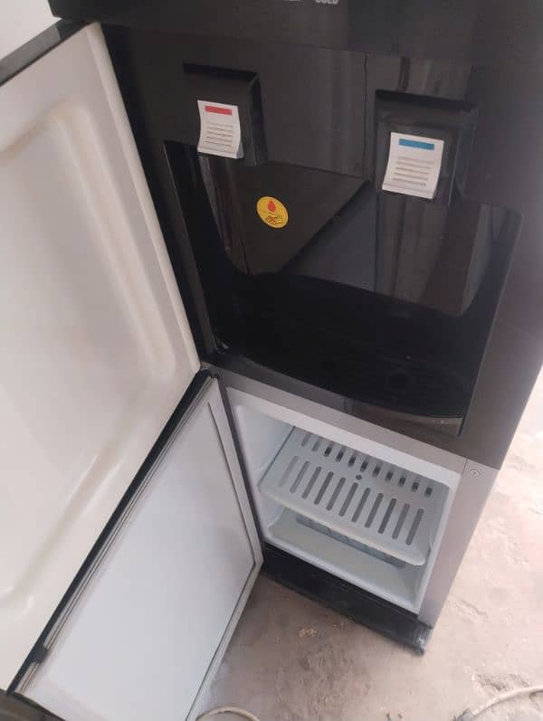 NasGas water dispenser with mini fridge 1