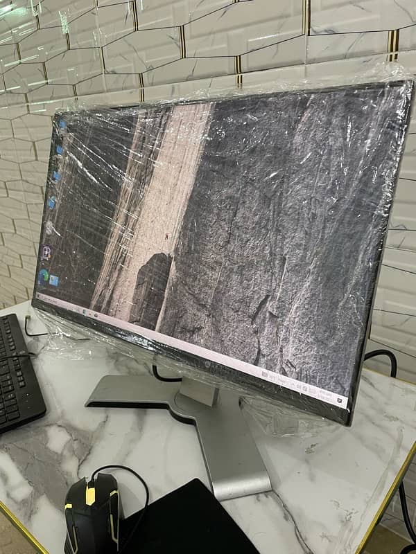 Dell 24 inch 2k border less monitor IPs in fresh condition 1