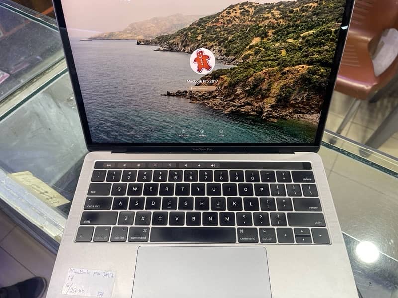 MAC BOOK PRO 2017 1