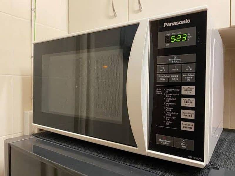 Panasonic NN-ST342W 25 Liter Microwave Oven 1