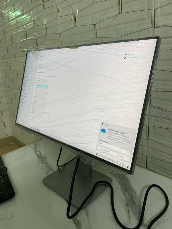 Dell 24 inch 2k border less monitor in fresh condition 0