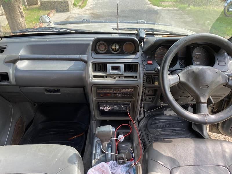 Mitsubishi Pajero 1993 6