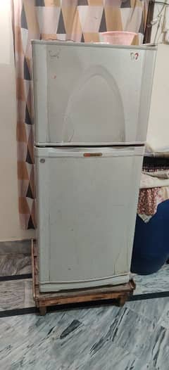 Medium size fridge Dawlance