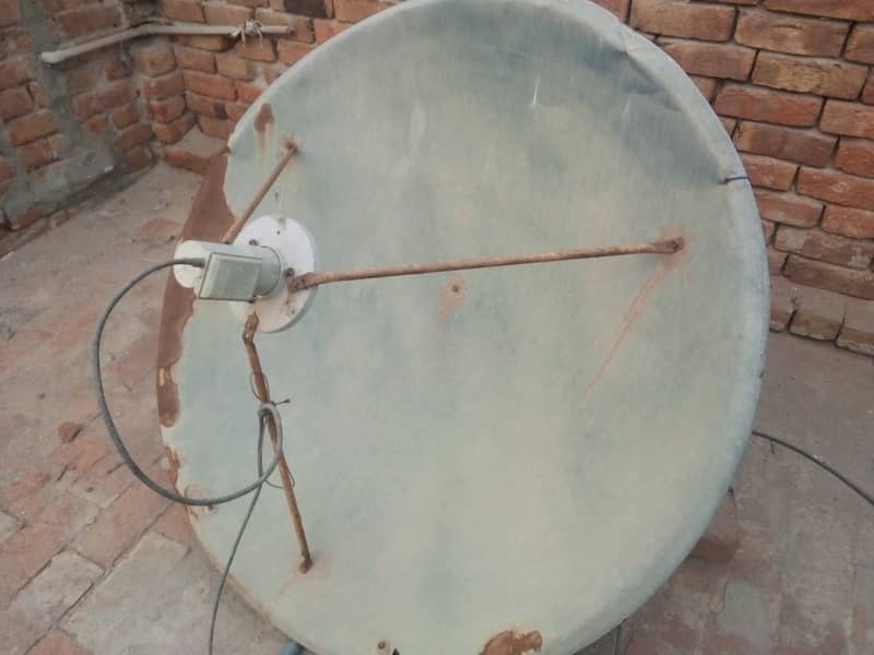 4 feet Dish & LNB 0