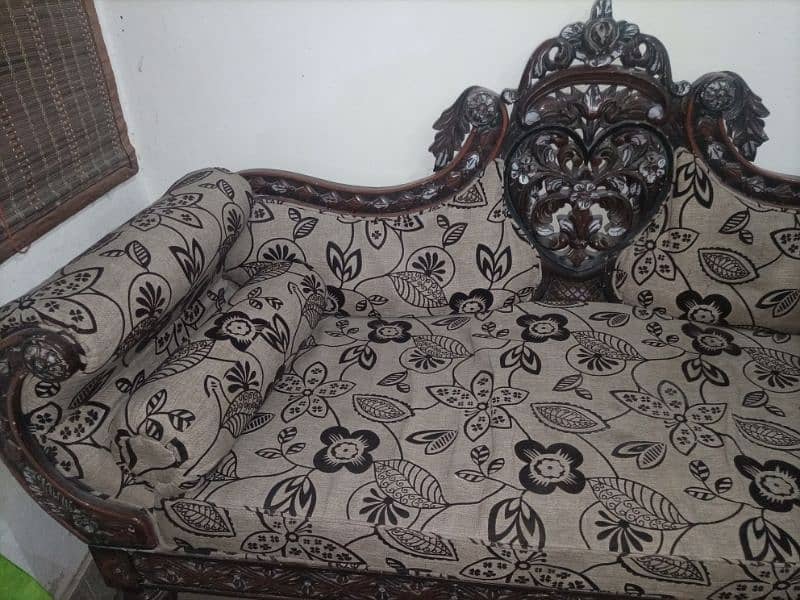 Stylish Dewan Sofa 0