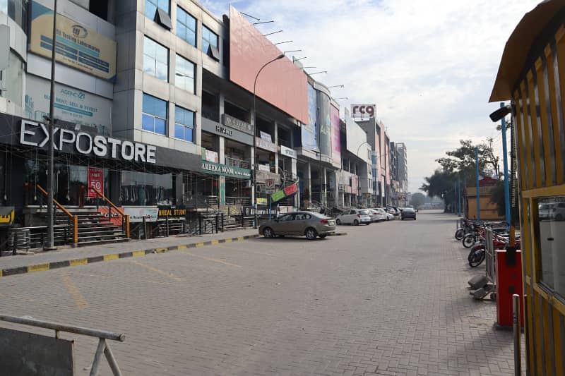 Ideal 1100sqft commercial Space, for restaurant, Brands, Cafe, Shoes Brand, Store at Kohinoor City Faisalabad 7