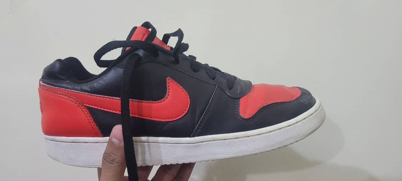 NIKE EBERNON LOW "BRED"  | SIZE 42 | 100% ORIGINAL | AVERAGE CONDITION 9