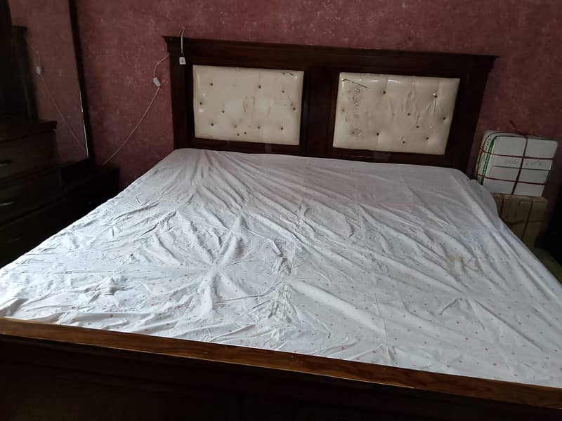 Bed and dressing for sale 4