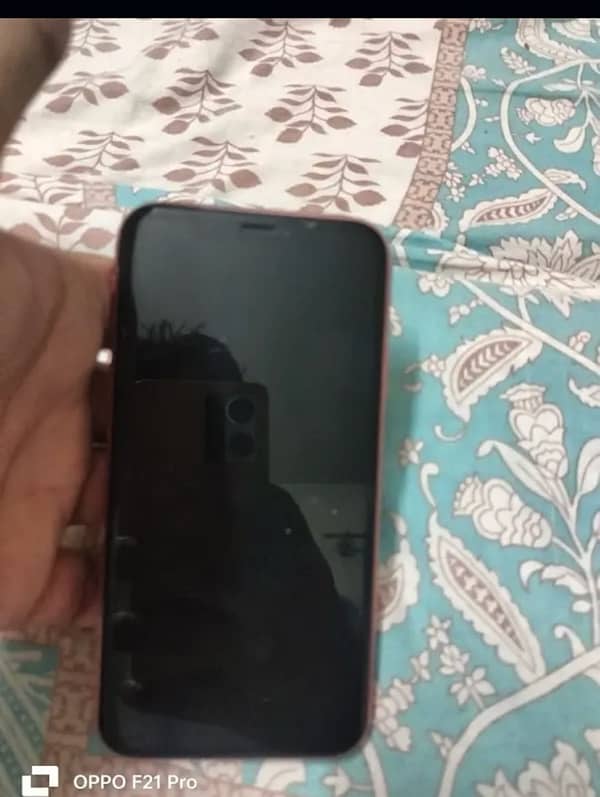 iPhone XR 64gb lla model 83% battery 1