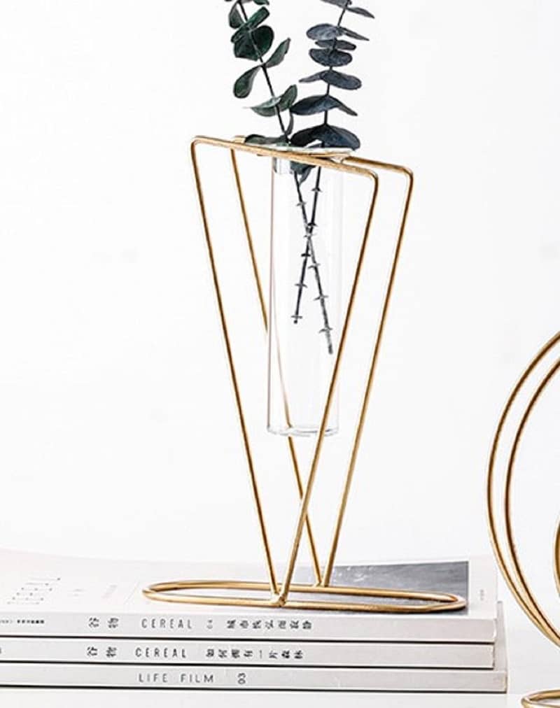 Golden metal vase 1