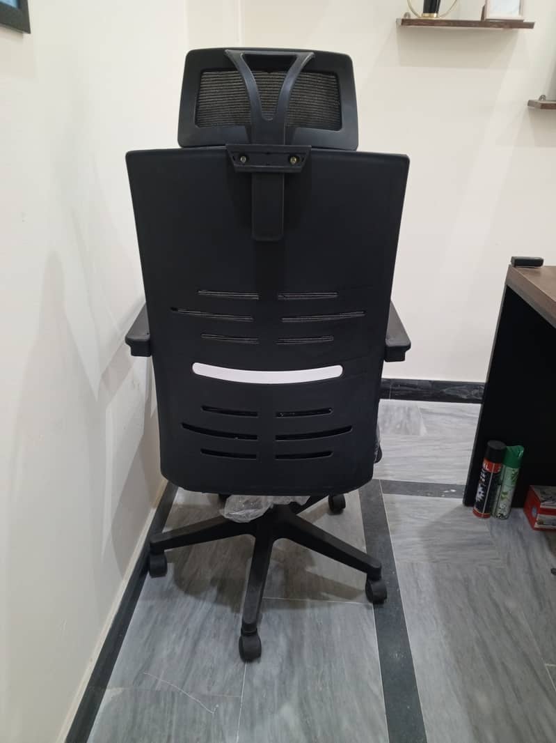 Brand New Barely Used Office Furniture for Sale 4