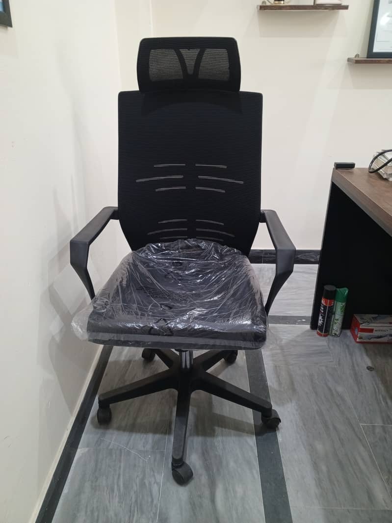 Brand New Barely Used Office Furniture for Sale 8