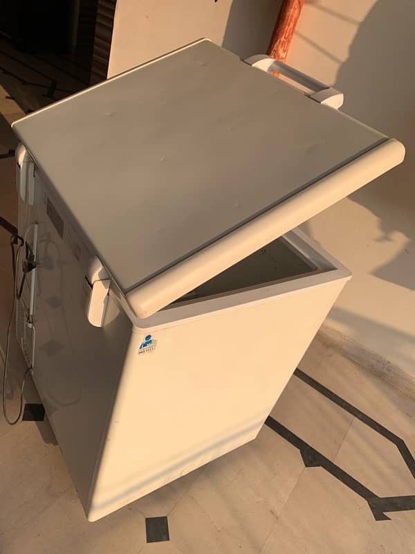 Haier Single Door Deep Freezer Compact and Efficient Cooling 2