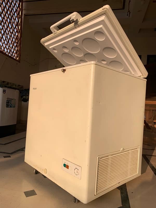 Haier Single Door Deep Freezer Compact and Efficient Cooling 3