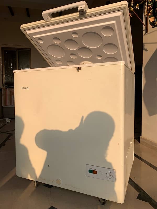 Haier Single Door Deep Freezer Compact and Efficient Cooling 4