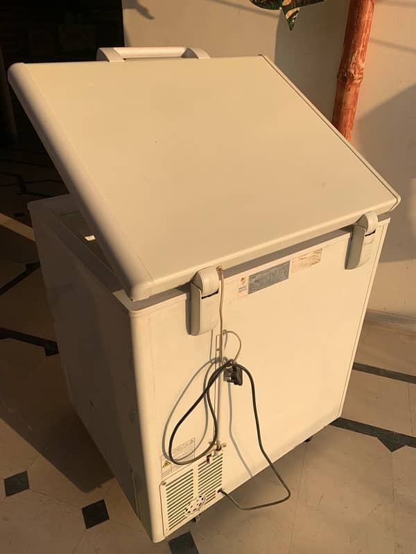 Haier Single Door Deep Freezer Compact and Efficient Cooling 5