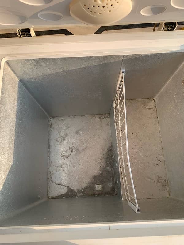 Haier Single Door Deep Freezer Compact and Efficient Cooling 12
