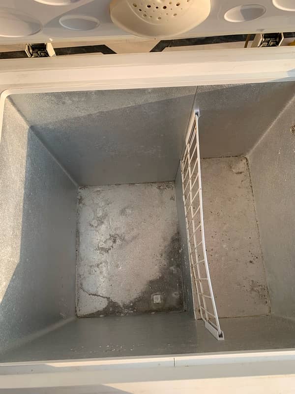 Haier Single Door Deep Freezer Compact and Efficient Cooling 13