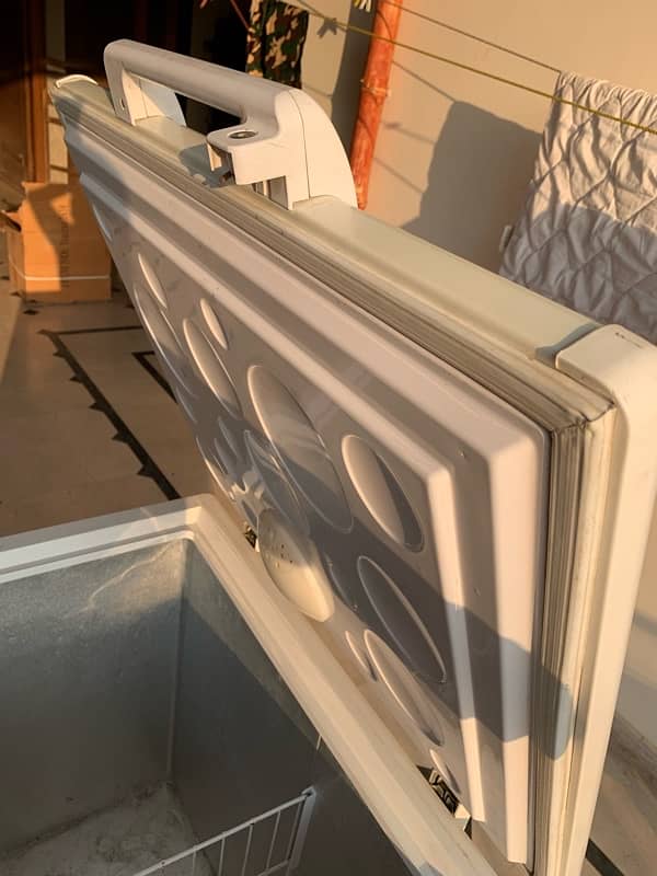 Haier Single Door Deep Freezer Compact and Efficient Cooling 14