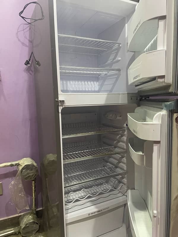 refrigerator with all accessories 1