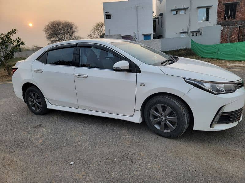 Toyota Altis Grande 2015 1