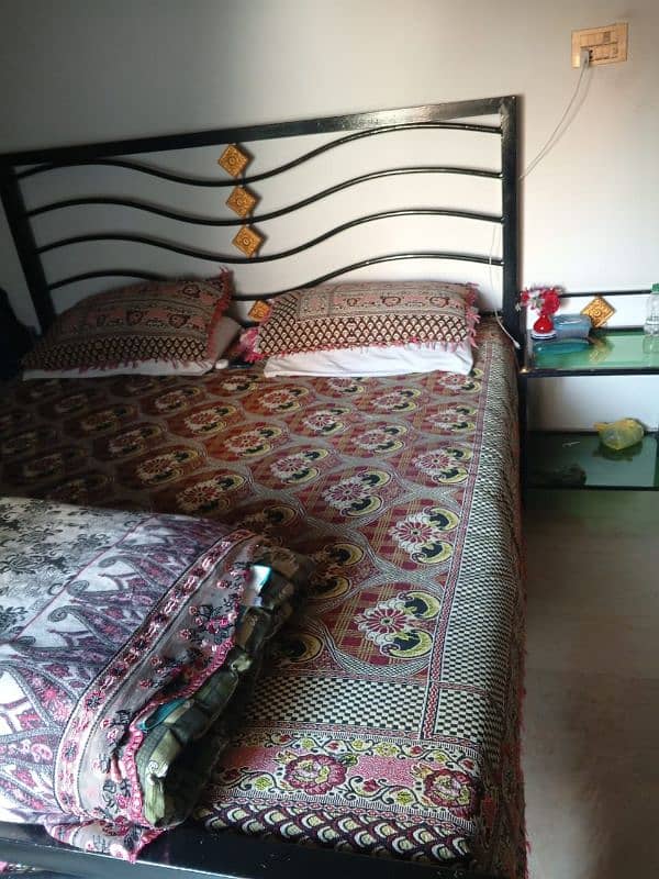 bed set with mattress and two side table 0