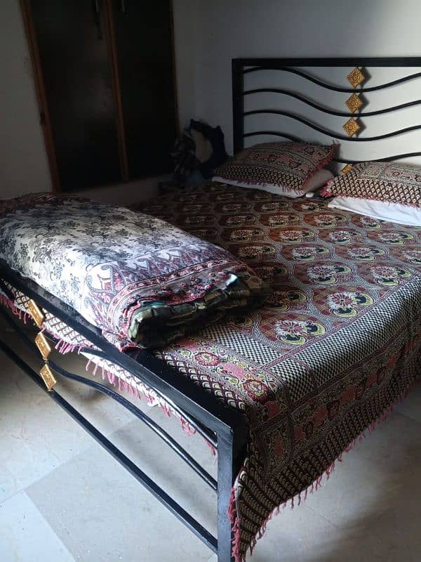 bed set with mattress and two side table 2