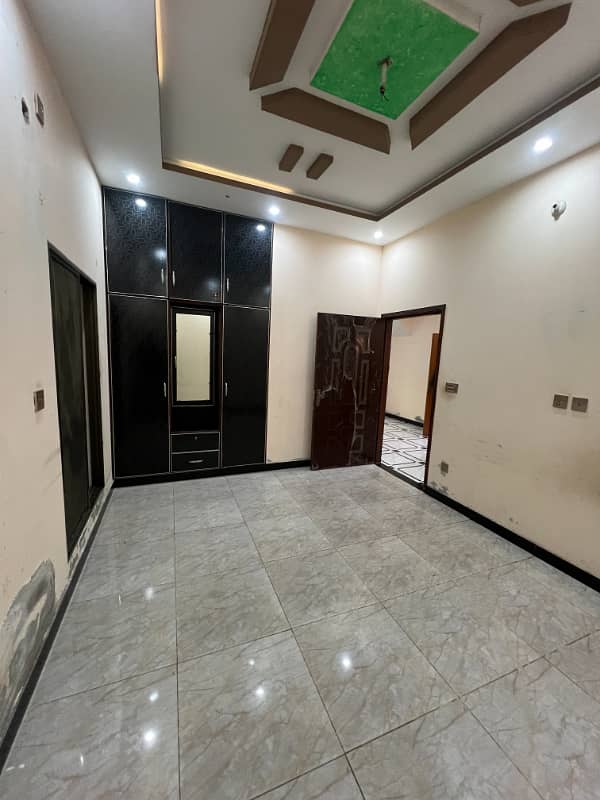 4.5 marla ground floor portion for rent first floor is locked, AL Rehman garden phase 4 main canal road Lahore 3