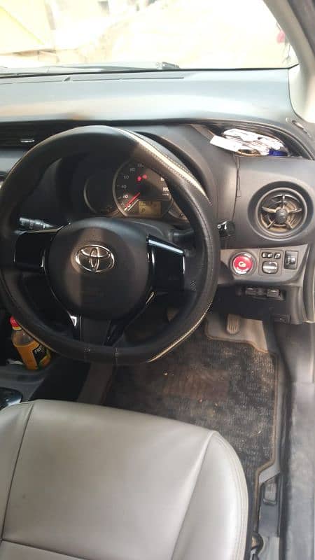 Toyota Vitz 2017 5