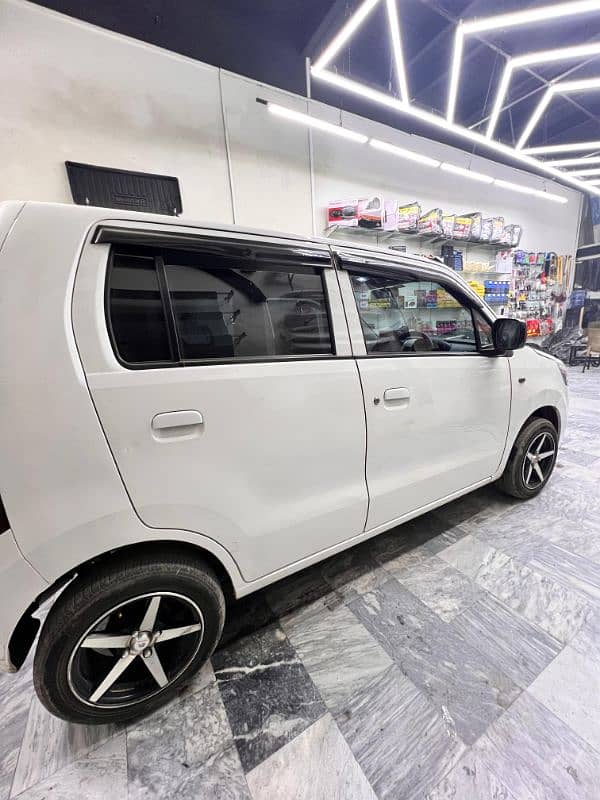 Suzuki Wagon R 2021. total genuine except one right back fender. 5