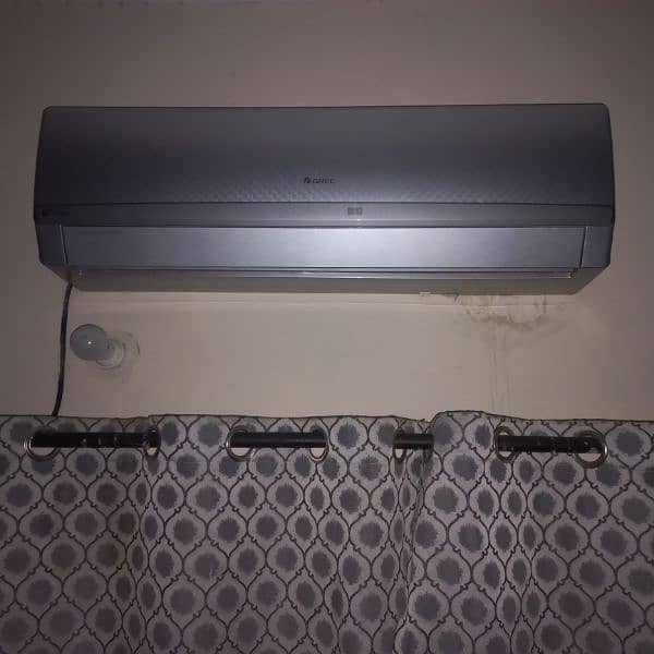 1.5 ton Gree Inverter AC (Heat and Cool) for sale 0