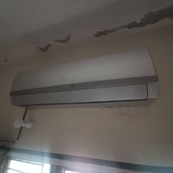 1.5 ton Gree Inverter AC (Heat and Cool) for sale 3