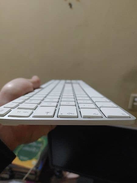 Apple wired keyboard 0