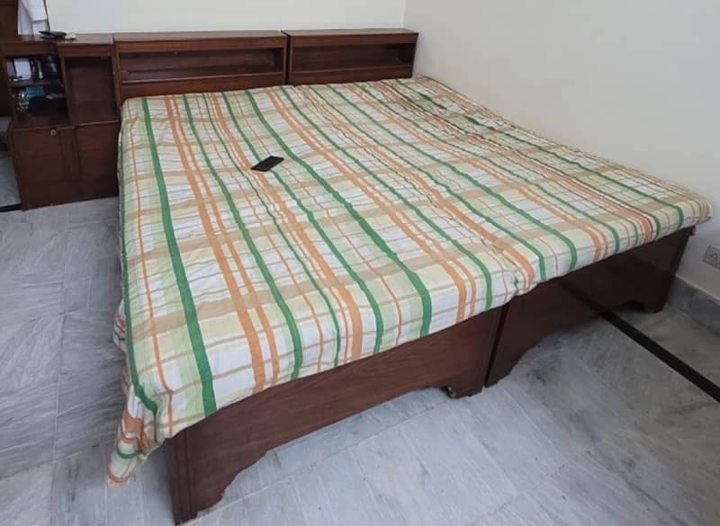 Woden bed set 1