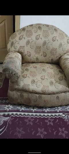 complete sofa set in good condition