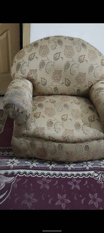 complete sofa set in good condition 0