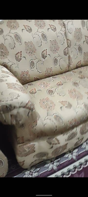 complete sofa set in good condition 2