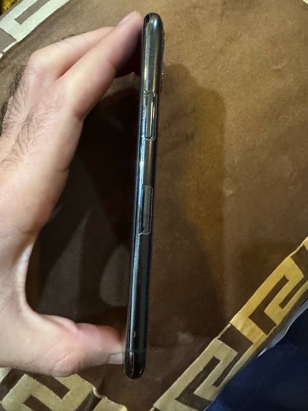 Iphone 11 pro both sim Pta Approved front screen cracked 1