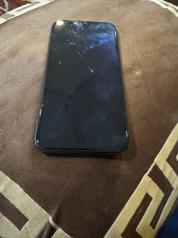 Iphone 11 pro both sim Pta Approved front screen cracked 2