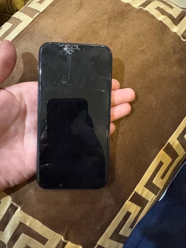 Iphone 11 pro both sim Pta Approved front screen cracked 8