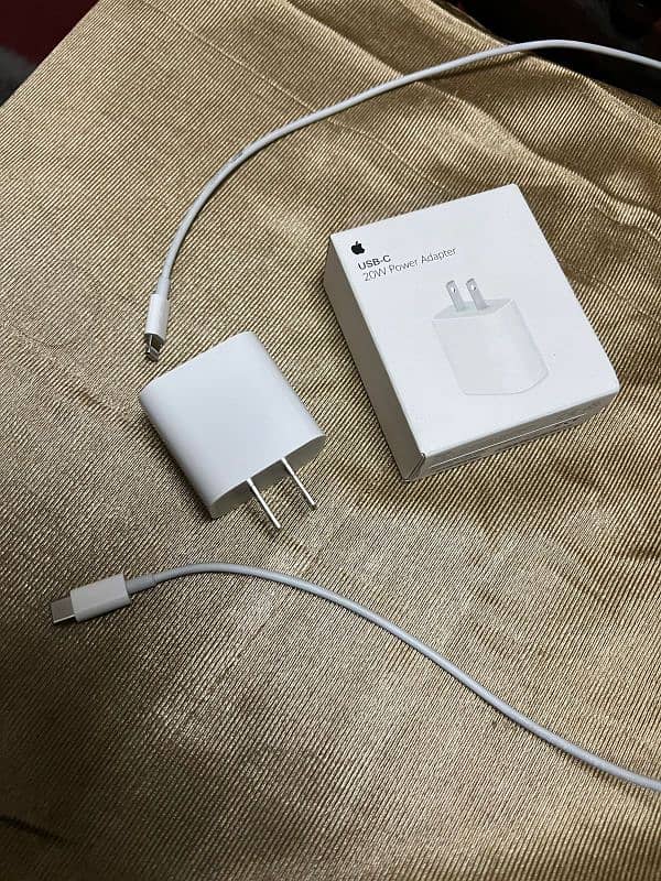 Apple charger 0