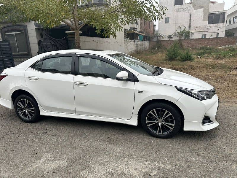 Toyota Altis Grande 2015 1