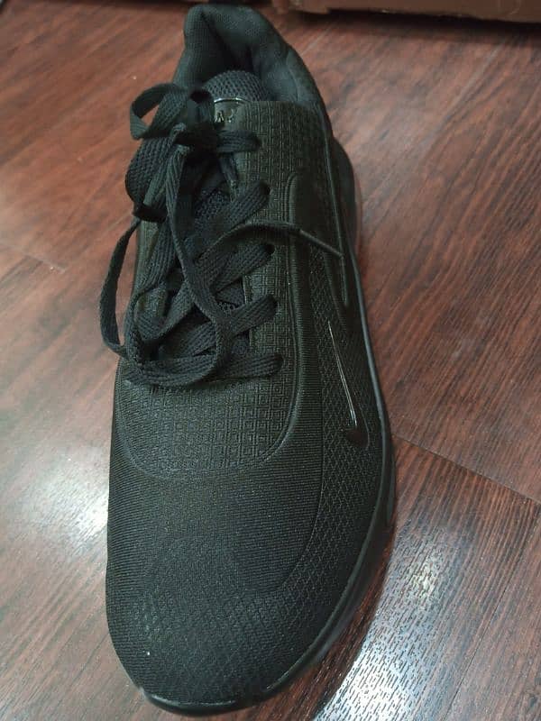 NIKE AIR SHOES ( BRAND NEW) LATEST EDITION 2