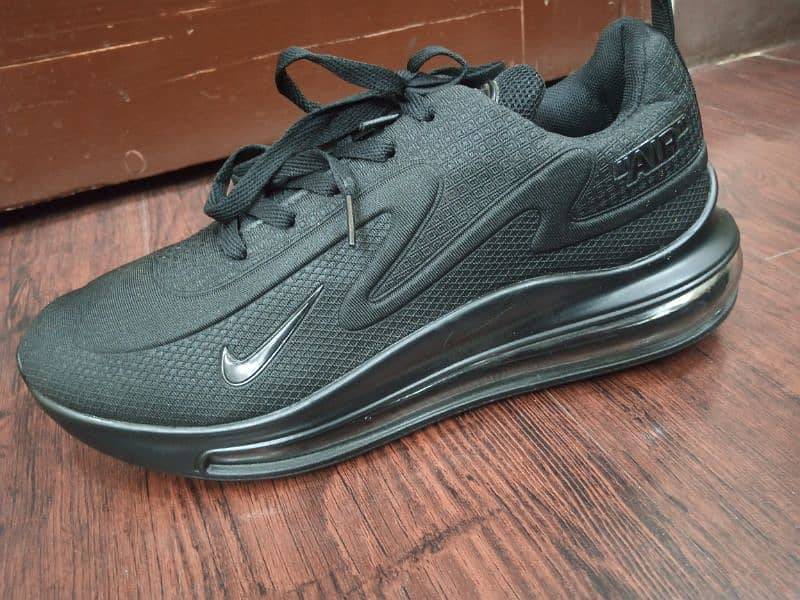 NIKE AIR SHOES ( BRAND NEW) LATEST EDITION 1