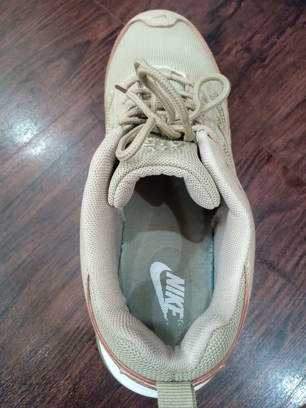 NIKE AIR SHOES BRAND NEW LATEST EDITION 1