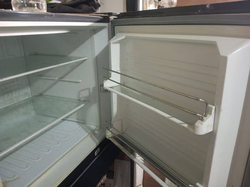 Dawlance Glass Fridge For Sale 3