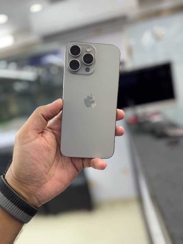 iPhone 15 Pro Max 256gb HK NON PTA 1