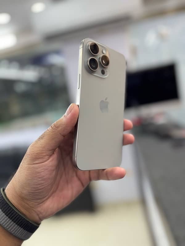 iPhone 15 Pro Max 256gb HK NON PTA 3