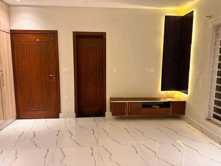 10 MARLA NON FURNISH UPER PORTION FOR RENT IN BAHRIA TOWN LAHORE 8