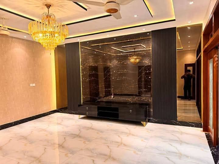 10 MARLA NON FURNISH UPER PORTION FOR RENT IN BAHRIA TOWN LAHORE 11